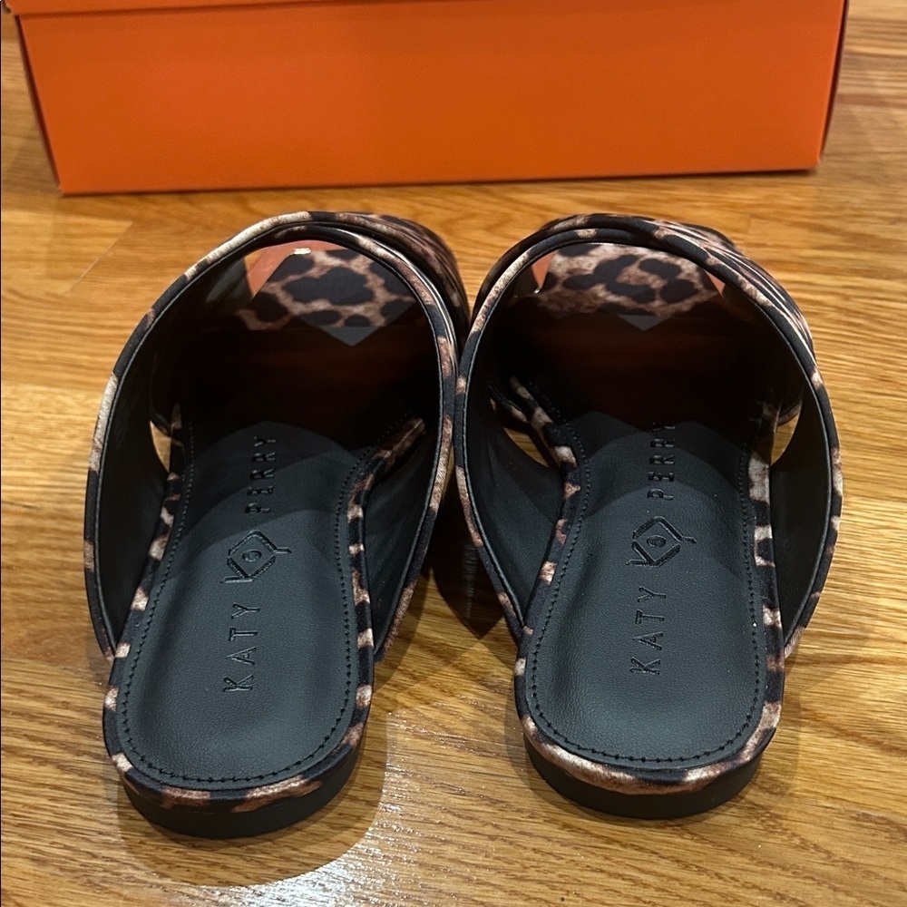 Katy Perry Collections Leopard Print cross over check in slide Satin Sandals 8.5 - Picture 4 of 10
